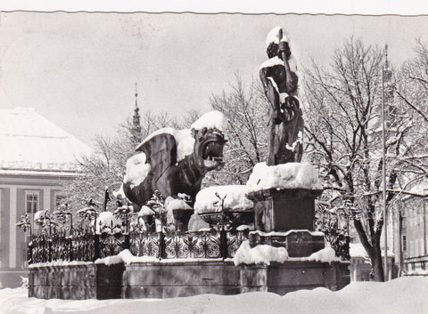 AK Klagenfurt im Winter. Lindwurmbrunnen.