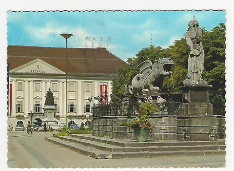 AK Klagenfurt. Lindwurmbrunnen mit Rathaus.
