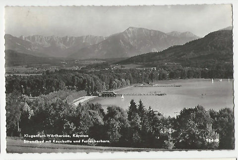 AK Klagenfurt - Wörthersee. Strandbad mit Koschutta und Ferlacherhorn.