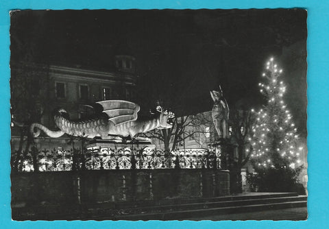 AK Klagenfurt. Lindwurmbrunnen zur Weihnachtszeit.