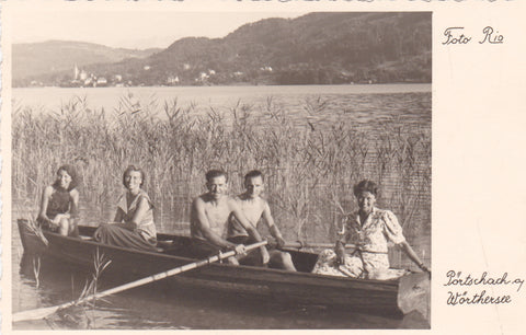 Foto Mit dem Ruderboot am Wörthersee bei Pörtschach. Im Hintergrund Maria Wörth.