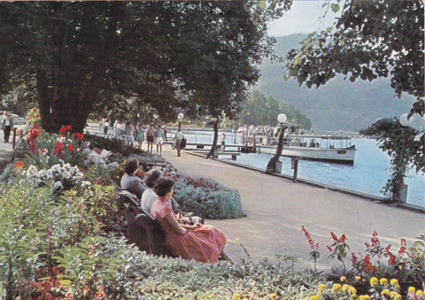 AK Pörtschach am Wörther See. Blumenpromenade mit Landungssteg.