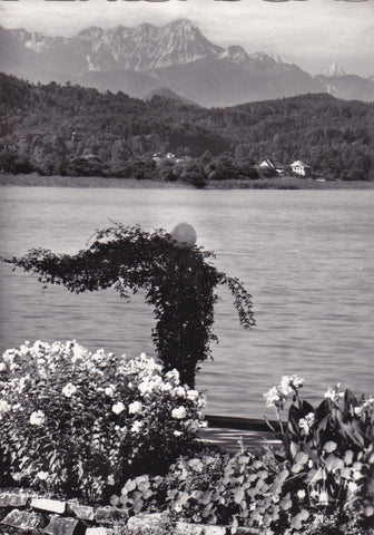 AK Pörtschach am Wörthersee. Blumenpromenade geg. Mittagskogel.