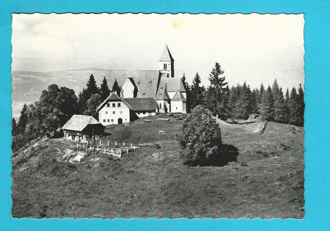 AK Magdalensberg mit spätgotischer Kirche und Gipfelhaus.