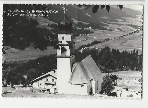 AK Hollbruck. Alpengasthof und Kirche. Blick ins Drautal.