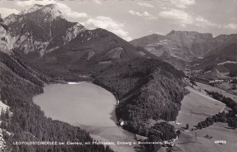 AK Leopoldsteinersee bei Eisenerz mit Pfaffenstein, Erzberg und Reichenstein. (1958)