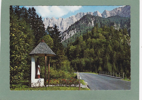 AK Gesäuse, Wegkapelle an der Bachbrücke gegen Hochtorgruppe.
