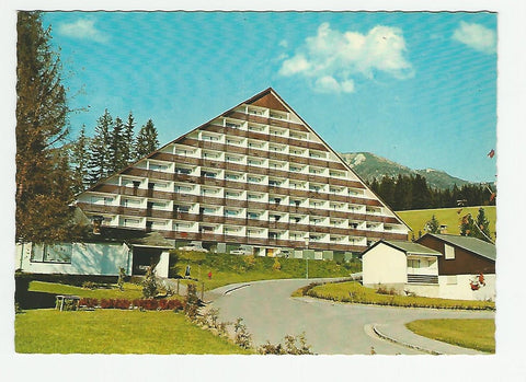AK Bad Mitterndorf. Sonnenalm. Appartementhaus Nr. 1 mit Blick gegen Lawinenstein.