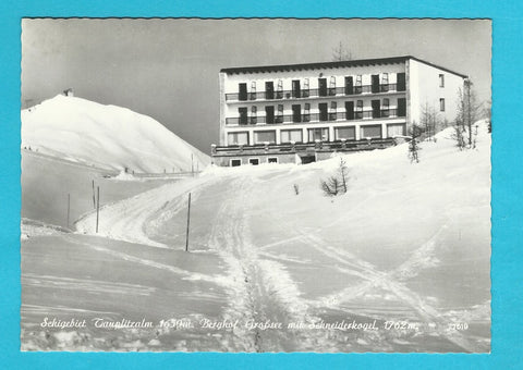AK Schigebiet Tauplitzalm. Berghof Großsee mit Schneiderkogel. (1968)