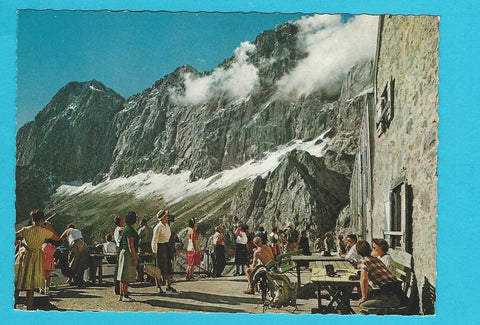 AK Blick von der Westterrasse der Südwandhütte auf die Südwände des Dachsteinmassivs.
