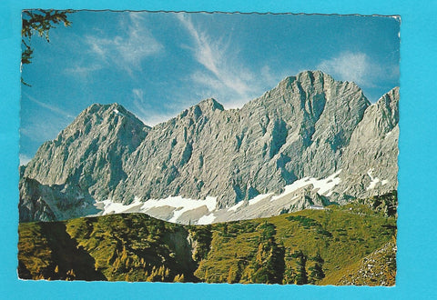 AK Torstein, Mitterspitze und Hoher Dachstein mit der Südwandhütte.