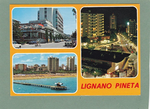 AK Lignano Pineta. Il centro di notte e di giorno.