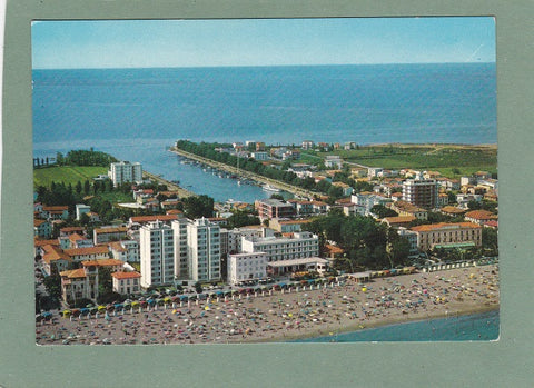 AK Lignano Sabbiadoro. La spiaggia ed il porticciolo dall'aereo.