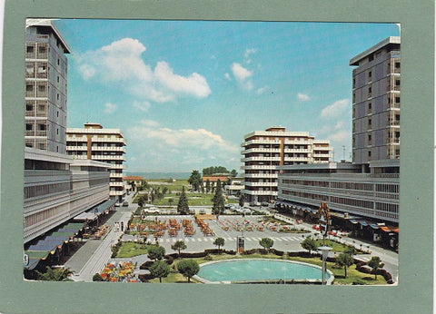 AK Lignano City. La fontana nella grande Piazza.