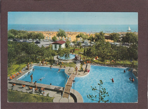 AK Lignano Sabbiadoro. Piscine e giardini sul lungomare.