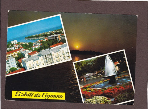 AK Saluti da Lignano. La Darsena e la fontana di notte.