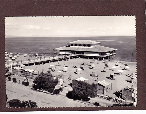 AK Lignano Sabbiadoro. Terrazza nel mare e spiaggia.