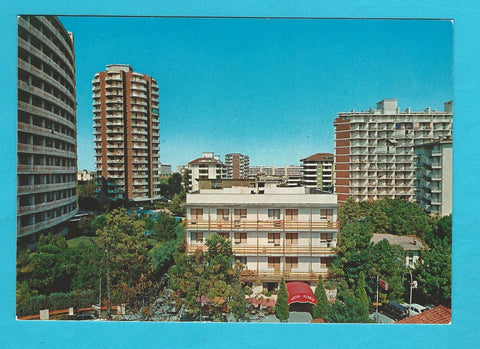 AK Lignano Sabbiadoro. Hotel Gloria e panorama di Via Tirolo.