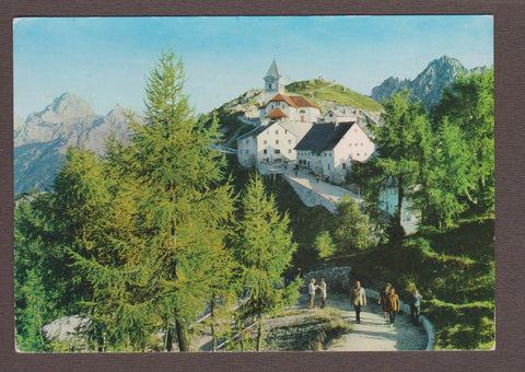 AK Santuario di Monte Lussari. Sullo sfondo il Gruppo del Mangart.