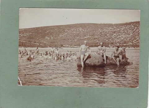 Foto Traste Bucht, Badeszene. K.u.K. Militär, Lager Radovici (1909)