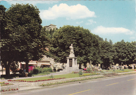 AK Neumarkt in der Steiermark. Marktplatz mit Kriegerdenkmal.