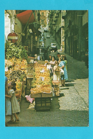 AK Napoli. Vicolo con venditore di frutta.