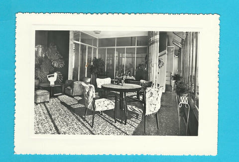 AK Napoli. Garden Hotel. Una delle sale di Soggiorno.