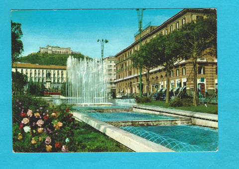 AK Napoli - Piazza Municipio - Fontana e Castel S. Elmo.