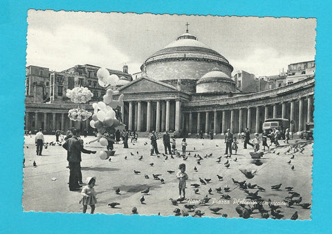 AK Napoli - Piazza Plebiscito con piccioni.