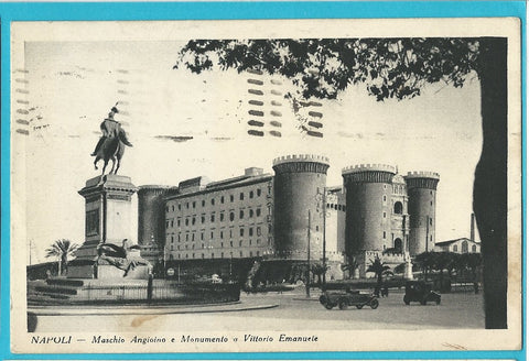 AK Napoli -Maschio Angioino e Monumento a Vittorio Emanuele.