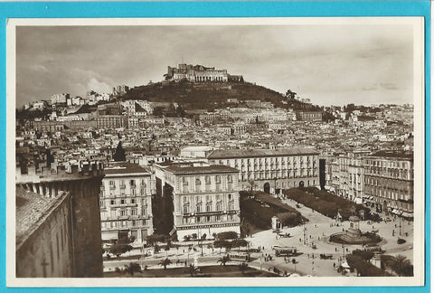AK Napoli - Piazza Municipio e Castel Sant'Elmo.