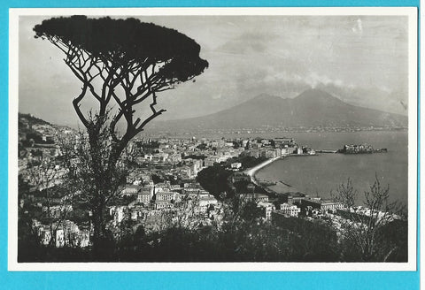 AK Napoli - Panorama parziale della citta e del Vesuvio visto dalla Villa Patrizi.