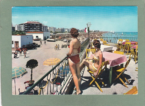 AK Riccione. Bagnanti in terrazza.