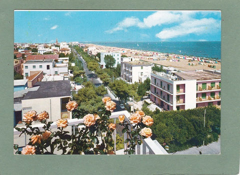 AK Rimini. Il lungomare e veduta generale della spiaggia.