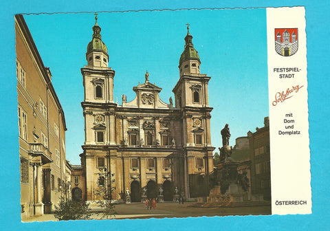 AK Salzburg mit Dom und Domplatz.