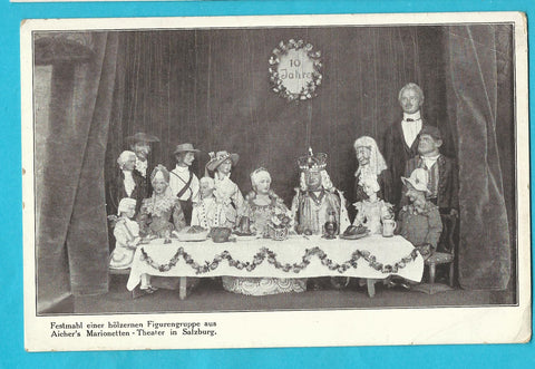 AK Festmahl einer hölzernen Figurengruppe aus Aicher's Marionetten-Theater in Salzburg.