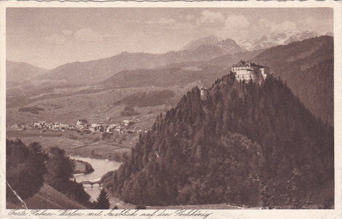 AK Feste Hohen-Werfen mit Ausblick auf den Hochkönig.