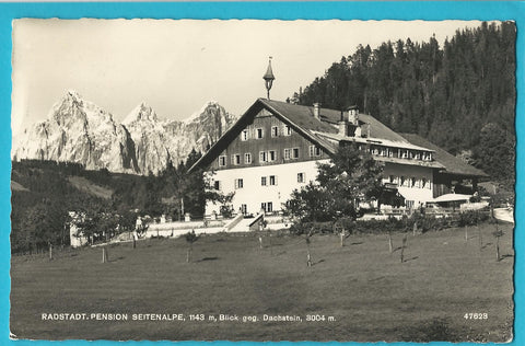 AK Radstadt. Pension Seitenalpe. Blick gegen Dachstein. (1958)