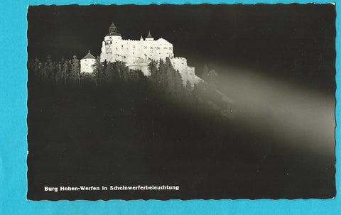 AK Burg Hohenwerfen in Scheinwerferbeleuchtung.