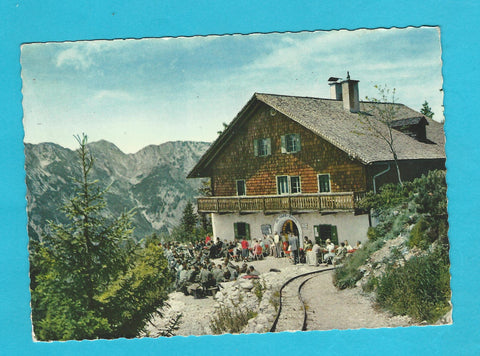 AK Dr. Friedrich Oedl-Haus am Eingang zur Eisriesenwelt.