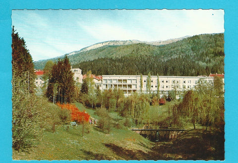 AK Institut Golnik. V ozadju Kriska gora.