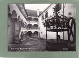 AK Riegersburg, Burghof mit Brunnen.