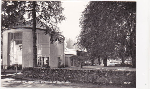 AK Bad Gleichenberg. Parkmotiv mit Quellenhaus.