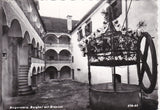 AK Riegersburg, Burghof mit Brunnen.