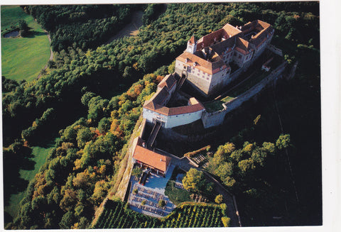 AK Burg Riegersburg. Burg mit Tavernengastgarten.