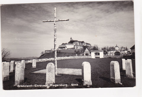 AK Grenzland- Ehrenmal. Riegersburg.