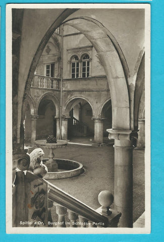 AK Spittal a. Dr. Burghof im Schlosse Portia. (1927)