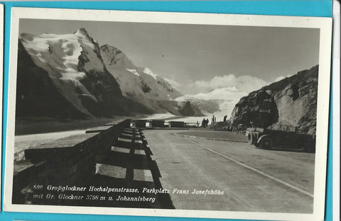 AK Großglockner Hochalpenstrasse, Parkplatz Franz Josefshöhe mit Großglockner.