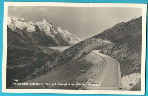 AK Grossglockner Hochalpenstrasse mit Grossglockner. Pierlquelle. (1939)