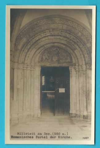AK Millstatt am See. Romanisches Portal der Kirche.